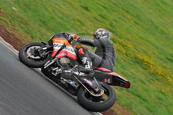Mallory park Leicestershire;Mallory park photographs;Motorcycle action photographs;event digital images;eventdigitalimages;mallory park;no limits trackday;peter wileman photography;trackday;trackday digital images;trackday photos