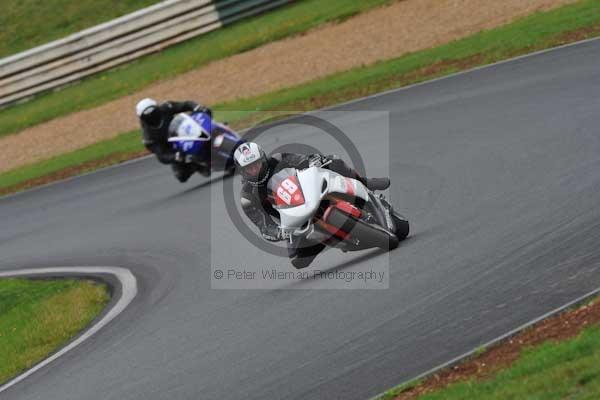 Mallory park Leicestershire;Mallory park photographs;Motorcycle action photographs;event digital images;eventdigitalimages;mallory park;no limits trackday;peter wileman photography;trackday;trackday digital images;trackday photos