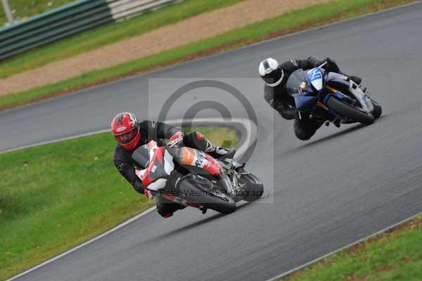 Mallory park Leicestershire;Mallory park photographs;Motorcycle action photographs;event digital images;eventdigitalimages;mallory park;no limits trackday;peter wileman photography;trackday;trackday digital images;trackday photos