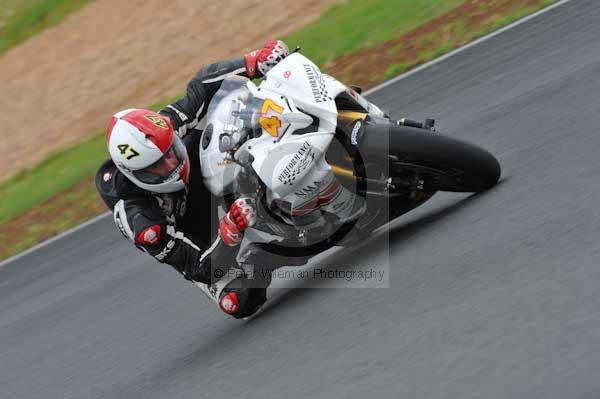 Mallory park Leicestershire;Mallory park photographs;Motorcycle action photographs;event digital images;eventdigitalimages;mallory park;no limits trackday;peter wileman photography;trackday;trackday digital images;trackday photos