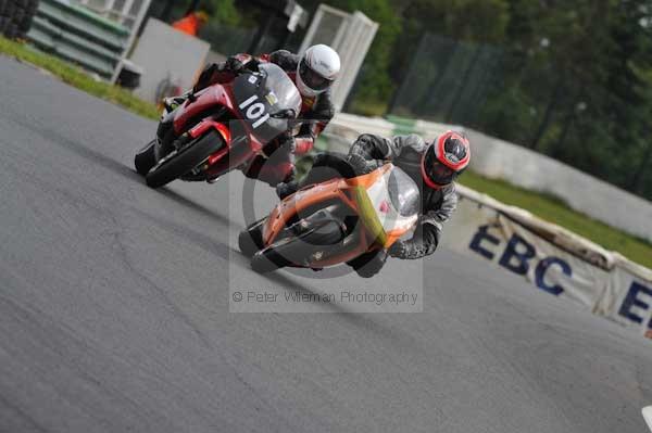 Mallory park Leicestershire;Mallory park photographs;Motorcycle action photographs;event digital images;eventdigitalimages;mallory park;no limits trackday;peter wileman photography;trackday;trackday digital images;trackday photos