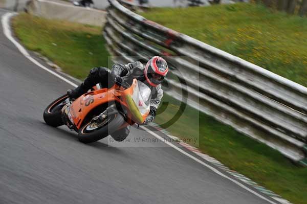 Mallory park Leicestershire;Mallory park photographs;Motorcycle action photographs;event digital images;eventdigitalimages;mallory park;no limits trackday;peter wileman photography;trackday;trackday digital images;trackday photos
