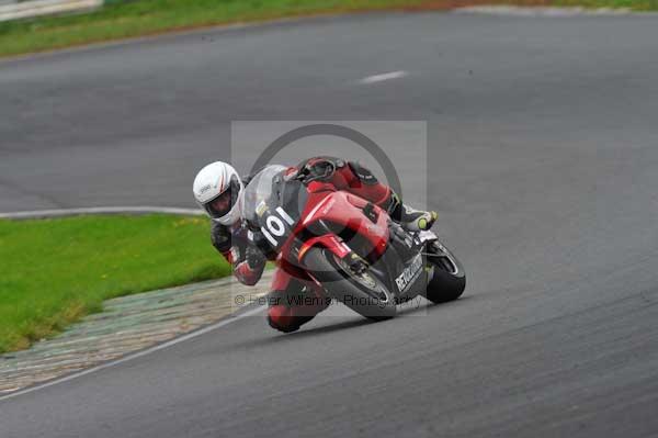 Mallory park Leicestershire;Mallory park photographs;Motorcycle action photographs;event digital images;eventdigitalimages;mallory park;no limits trackday;peter wileman photography;trackday;trackday digital images;trackday photos