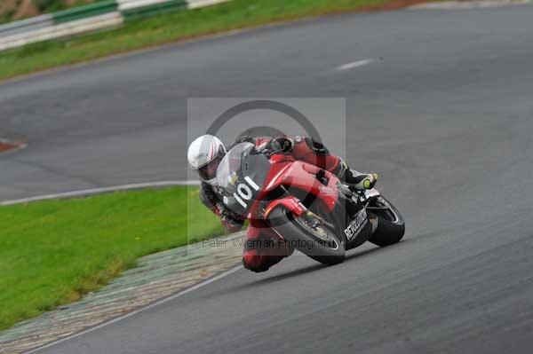 Mallory park Leicestershire;Mallory park photographs;Motorcycle action photographs;event digital images;eventdigitalimages;mallory park;no limits trackday;peter wileman photography;trackday;trackday digital images;trackday photos