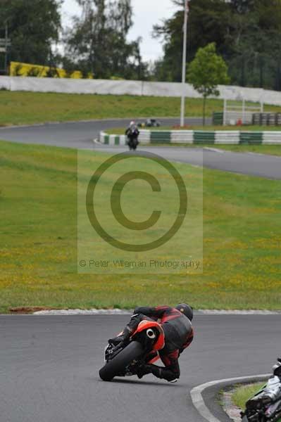 Mallory park Leicestershire;Mallory park photographs;Motorcycle action photographs;event digital images;eventdigitalimages;mallory park;no limits trackday;peter wileman photography;trackday;trackday digital images;trackday photos