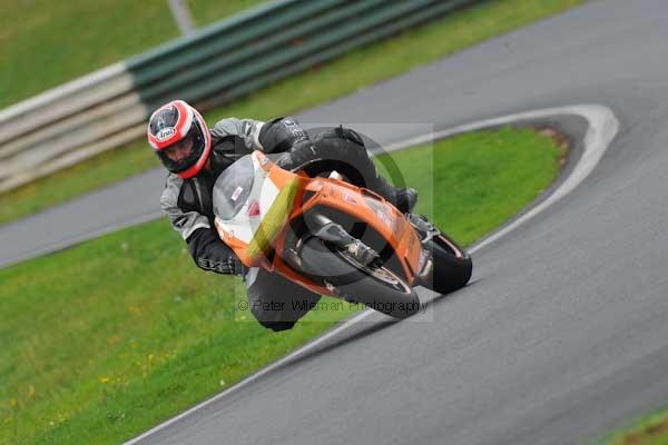 Mallory park Leicestershire;Mallory park photographs;Motorcycle action photographs;event digital images;eventdigitalimages;mallory park;no limits trackday;peter wileman photography;trackday;trackday digital images;trackday photos