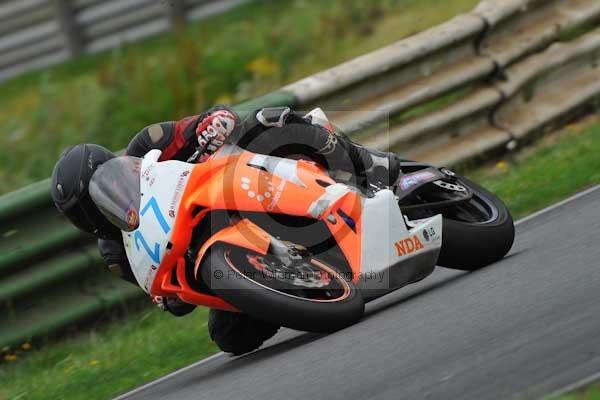 Mallory park Leicestershire;Mallory park photographs;Motorcycle action photographs;event digital images;eventdigitalimages;mallory park;no limits trackday;peter wileman photography;trackday;trackday digital images;trackday photos