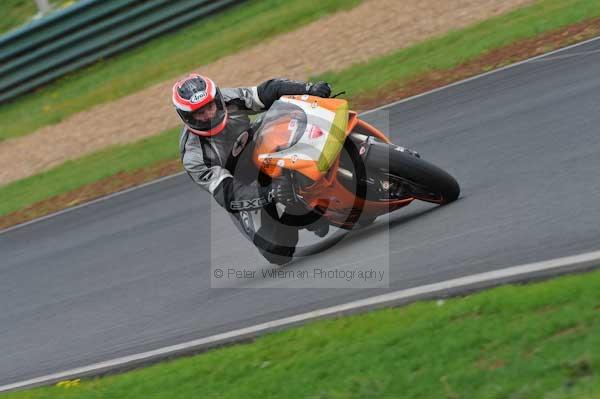 Mallory park Leicestershire;Mallory park photographs;Motorcycle action photographs;event digital images;eventdigitalimages;mallory park;no limits trackday;peter wileman photography;trackday;trackday digital images;trackday photos