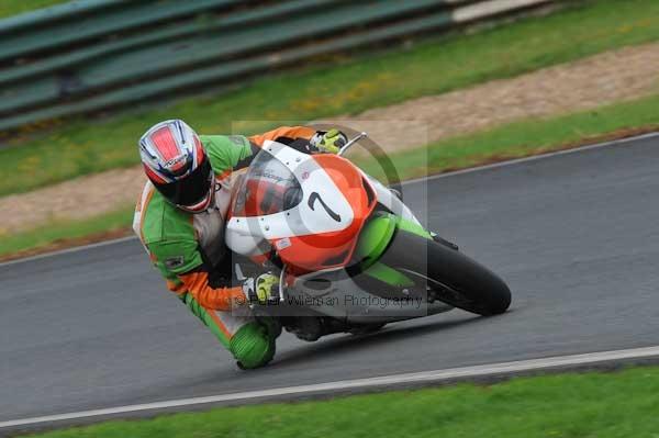 Mallory park Leicestershire;Mallory park photographs;Motorcycle action photographs;event digital images;eventdigitalimages;mallory park;no limits trackday;peter wileman photography;trackday;trackday digital images;trackday photos