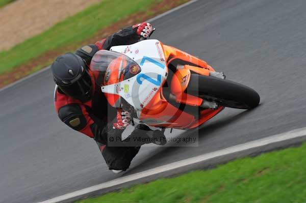 Mallory park Leicestershire;Mallory park photographs;Motorcycle action photographs;event digital images;eventdigitalimages;mallory park;no limits trackday;peter wileman photography;trackday;trackday digital images;trackday photos