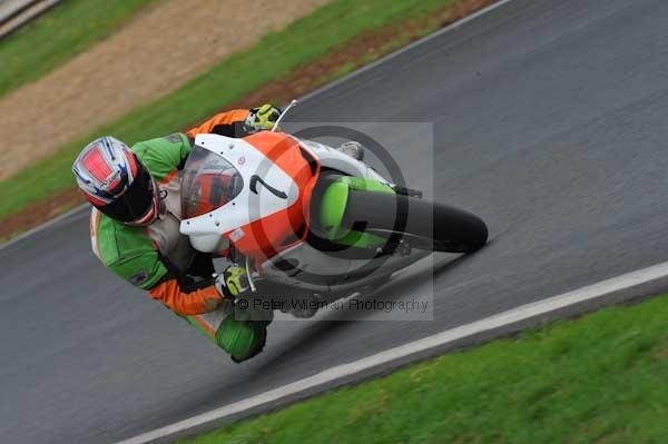 Mallory park Leicestershire;Mallory park photographs;Motorcycle action photographs;event digital images;eventdigitalimages;mallory park;no limits trackday;peter wileman photography;trackday;trackday digital images;trackday photos