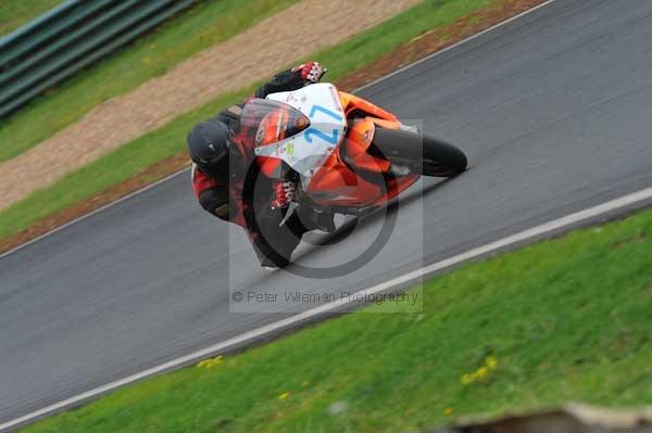 Mallory park Leicestershire;Mallory park photographs;Motorcycle action photographs;event digital images;eventdigitalimages;mallory park;no limits trackday;peter wileman photography;trackday;trackday digital images;trackday photos