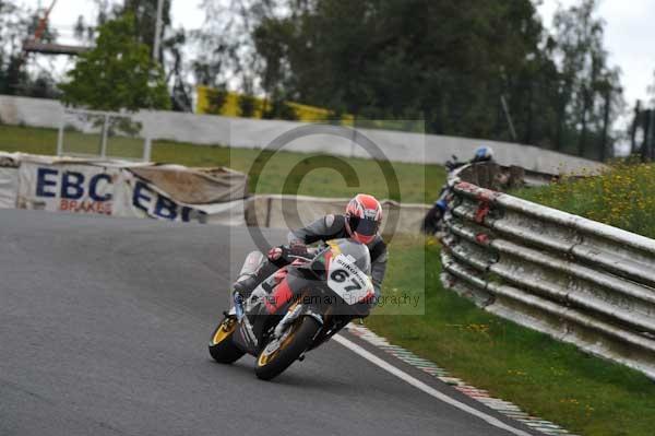 Mallory park Leicestershire;Mallory park photographs;Motorcycle action photographs;event digital images;eventdigitalimages;mallory park;no limits trackday;peter wileman photography;trackday;trackday digital images;trackday photos