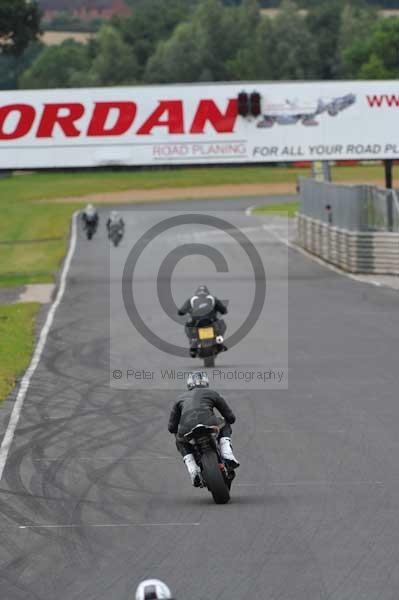 Mallory park Leicestershire;Mallory park photographs;Motorcycle action photographs;event digital images;eventdigitalimages;mallory park;no limits trackday;peter wileman photography;trackday;trackday digital images;trackday photos