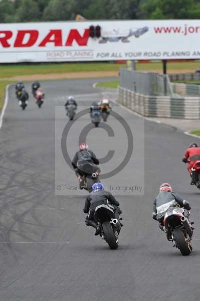 Mallory park Leicestershire;Mallory park photographs;Motorcycle action photographs;event digital images;eventdigitalimages;mallory park;no limits trackday;peter wileman photography;trackday;trackday digital images;trackday photos