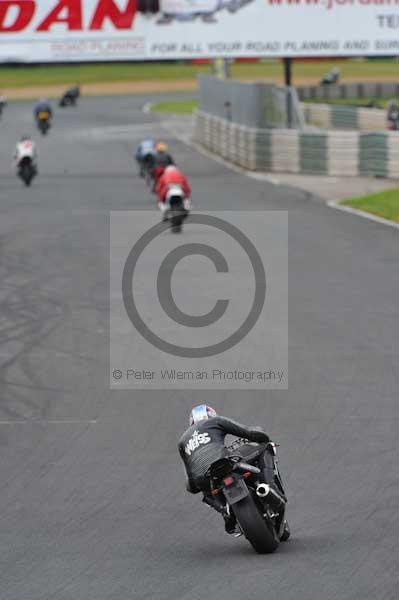 Mallory park Leicestershire;Mallory park photographs;Motorcycle action photographs;event digital images;eventdigitalimages;mallory park;no limits trackday;peter wileman photography;trackday;trackday digital images;trackday photos