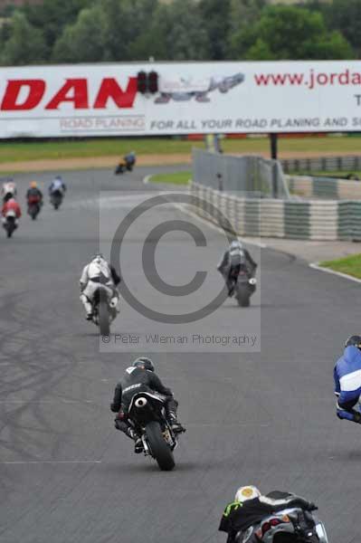 Mallory park Leicestershire;Mallory park photographs;Motorcycle action photographs;event digital images;eventdigitalimages;mallory park;no limits trackday;peter wileman photography;trackday;trackday digital images;trackday photos