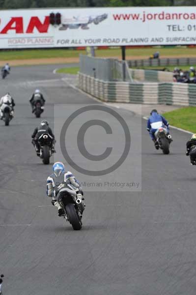 Mallory park Leicestershire;Mallory park photographs;Motorcycle action photographs;event digital images;eventdigitalimages;mallory park;no limits trackday;peter wileman photography;trackday;trackday digital images;trackday photos
