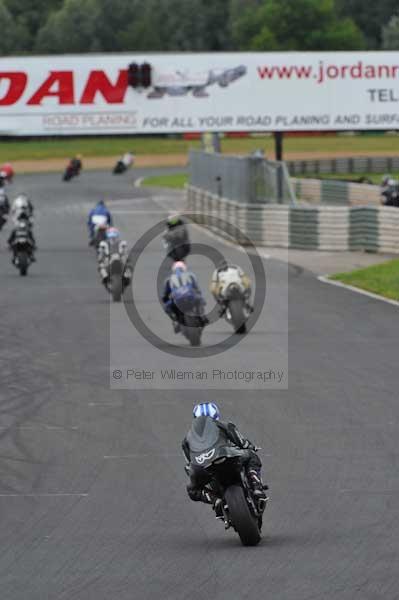 Mallory park Leicestershire;Mallory park photographs;Motorcycle action photographs;event digital images;eventdigitalimages;mallory park;no limits trackday;peter wileman photography;trackday;trackday digital images;trackday photos