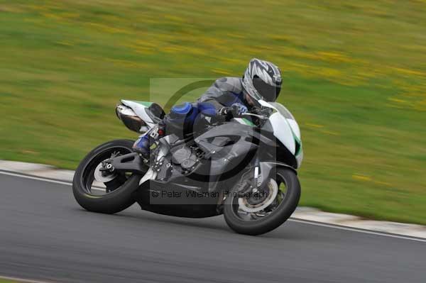 Mallory park Leicestershire;Mallory park photographs;Motorcycle action photographs;event digital images;eventdigitalimages;mallory park;no limits trackday;peter wileman photography;trackday;trackday digital images;trackday photos