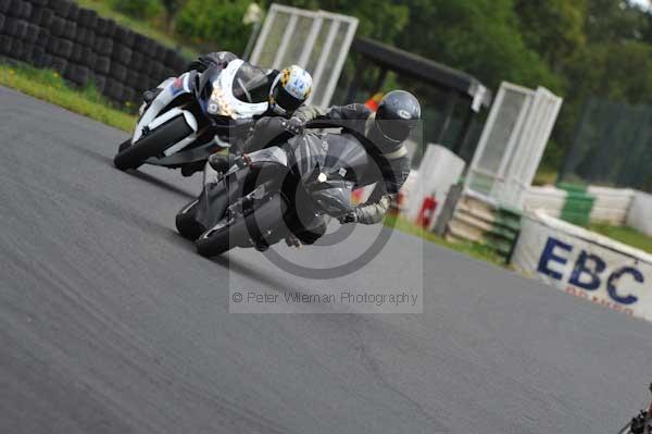 Mallory park Leicestershire;Mallory park photographs;Motorcycle action photographs;event digital images;eventdigitalimages;mallory park;no limits trackday;peter wileman photography;trackday;trackday digital images;trackday photos