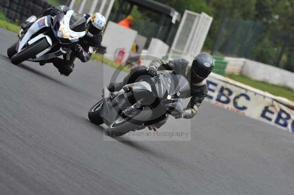 Mallory park Leicestershire;Mallory park photographs;Motorcycle action photographs;event digital images;eventdigitalimages;mallory park;no limits trackday;peter wileman photography;trackday;trackday digital images;trackday photos