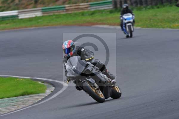 Mallory park Leicestershire;Mallory park photographs;Motorcycle action photographs;event digital images;eventdigitalimages;mallory park;no limits trackday;peter wileman photography;trackday;trackday digital images;trackday photos