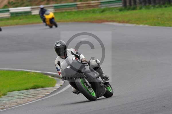 Mallory park Leicestershire;Mallory park photographs;Motorcycle action photographs;event digital images;eventdigitalimages;mallory park;no limits trackday;peter wileman photography;trackday;trackday digital images;trackday photos