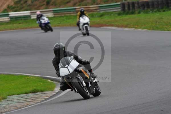 Mallory park Leicestershire;Mallory park photographs;Motorcycle action photographs;event digital images;eventdigitalimages;mallory park;no limits trackday;peter wileman photography;trackday;trackday digital images;trackday photos