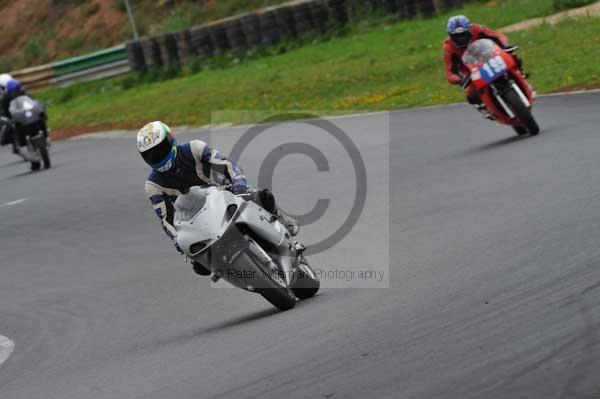 Mallory park Leicestershire;Mallory park photographs;Motorcycle action photographs;event digital images;eventdigitalimages;mallory park;no limits trackday;peter wileman photography;trackday;trackday digital images;trackday photos