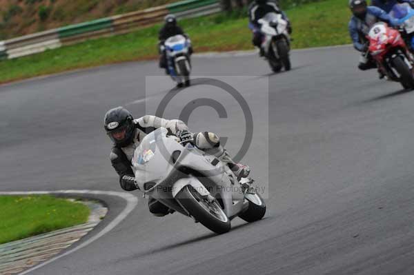 Mallory park Leicestershire;Mallory park photographs;Motorcycle action photographs;event digital images;eventdigitalimages;mallory park;no limits trackday;peter wileman photography;trackday;trackday digital images;trackday photos