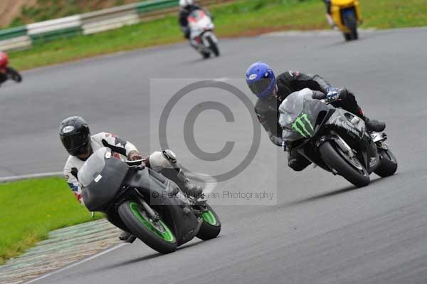 Mallory park Leicestershire;Mallory park photographs;Motorcycle action photographs;event digital images;eventdigitalimages;mallory park;no limits trackday;peter wileman photography;trackday;trackday digital images;trackday photos