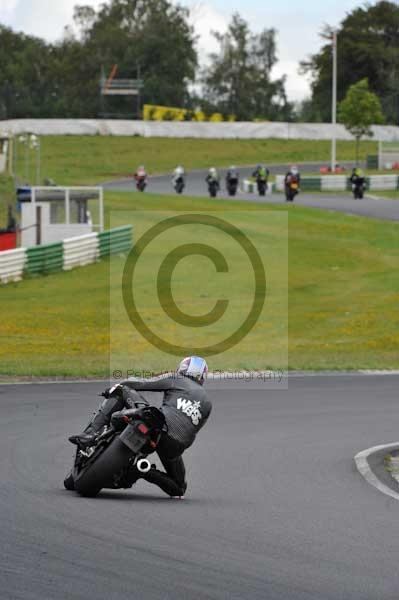 Mallory park Leicestershire;Mallory park photographs;Motorcycle action photographs;event digital images;eventdigitalimages;mallory park;no limits trackday;peter wileman photography;trackday;trackday digital images;trackday photos