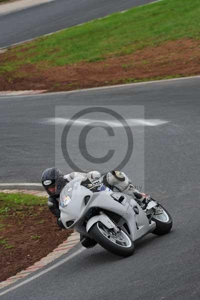 Mallory park Leicestershire;Mallory park photographs;Motorcycle action photographs;event digital images;eventdigitalimages;mallory park;no limits trackday;peter wileman photography;trackday;trackday digital images;trackday photos