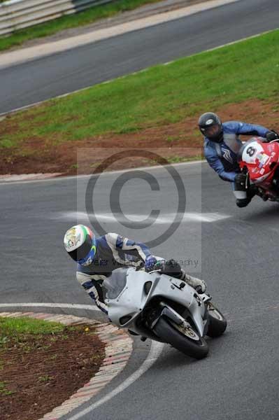 Mallory park Leicestershire;Mallory park photographs;Motorcycle action photographs;event digital images;eventdigitalimages;mallory park;no limits trackday;peter wileman photography;trackday;trackday digital images;trackday photos