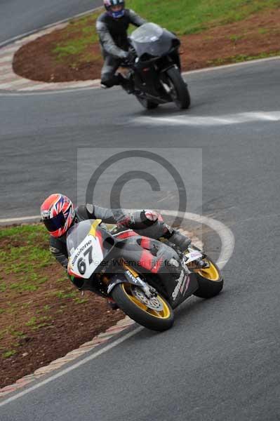 Mallory park Leicestershire;Mallory park photographs;Motorcycle action photographs;event digital images;eventdigitalimages;mallory park;no limits trackday;peter wileman photography;trackday;trackday digital images;trackday photos