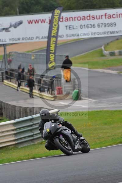 Mallory park Leicestershire;Mallory park photographs;Motorcycle action photographs;event digital images;eventdigitalimages;mallory park;no limits trackday;peter wileman photography;trackday;trackday digital images;trackday photos