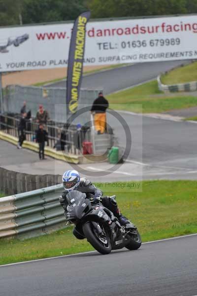Mallory park Leicestershire;Mallory park photographs;Motorcycle action photographs;event digital images;eventdigitalimages;mallory park;no limits trackday;peter wileman photography;trackday;trackday digital images;trackday photos