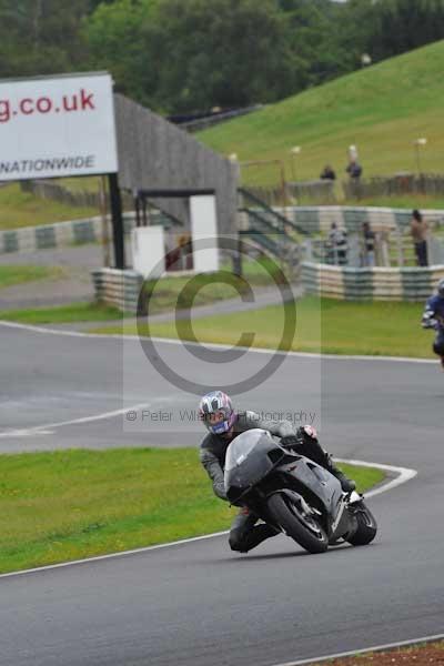 Mallory park Leicestershire;Mallory park photographs;Motorcycle action photographs;event digital images;eventdigitalimages;mallory park;no limits trackday;peter wileman photography;trackday;trackday digital images;trackday photos