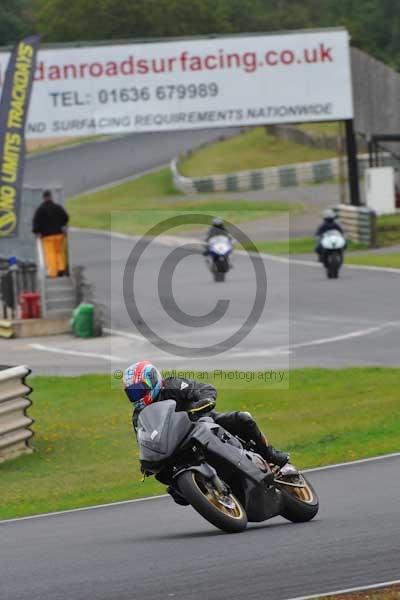Mallory park Leicestershire;Mallory park photographs;Motorcycle action photographs;event digital images;eventdigitalimages;mallory park;no limits trackday;peter wileman photography;trackday;trackday digital images;trackday photos