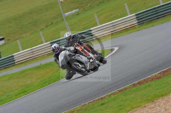 Mallory park Leicestershire;Mallory park photographs;Motorcycle action photographs;event digital images;eventdigitalimages;mallory park;no limits trackday;peter wileman photography;trackday;trackday digital images;trackday photos