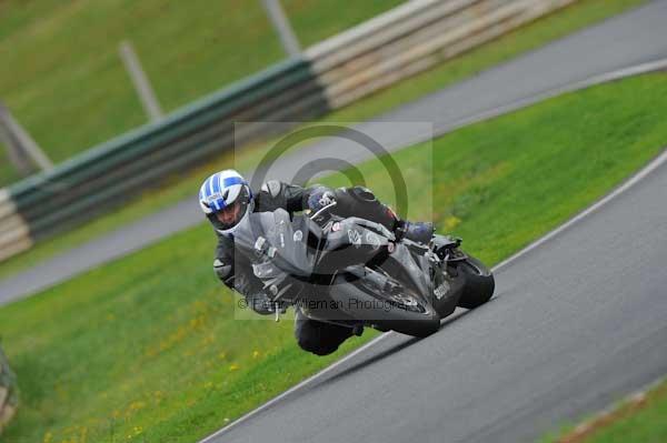 Mallory park Leicestershire;Mallory park photographs;Motorcycle action photographs;event digital images;eventdigitalimages;mallory park;no limits trackday;peter wileman photography;trackday;trackday digital images;trackday photos