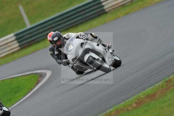 Mallory park Leicestershire;Mallory park photographs;Motorcycle action photographs;event digital images;eventdigitalimages;mallory park;no limits trackday;peter wileman photography;trackday;trackday digital images;trackday photos