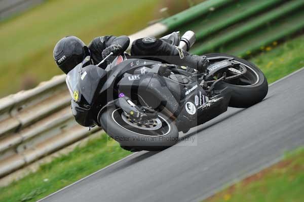 Mallory park Leicestershire;Mallory park photographs;Motorcycle action photographs;event digital images;eventdigitalimages;mallory park;no limits trackday;peter wileman photography;trackday;trackday digital images;trackday photos