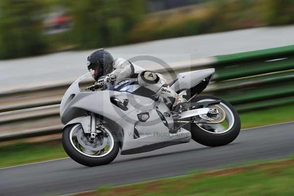 Mallory park Leicestershire;Mallory park photographs;Motorcycle action photographs;event digital images;eventdigitalimages;mallory park;no limits trackday;peter wileman photography;trackday;trackday digital images;trackday photos