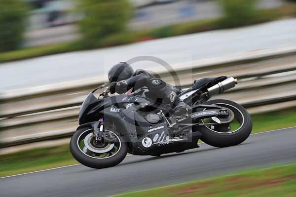 Mallory park Leicestershire;Mallory park photographs;Motorcycle action photographs;event digital images;eventdigitalimages;mallory park;no limits trackday;peter wileman photography;trackday;trackday digital images;trackday photos