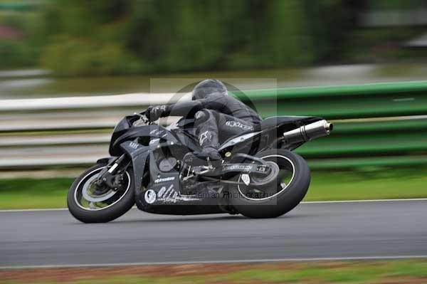 Mallory park Leicestershire;Mallory park photographs;Motorcycle action photographs;event digital images;eventdigitalimages;mallory park;no limits trackday;peter wileman photography;trackday;trackday digital images;trackday photos