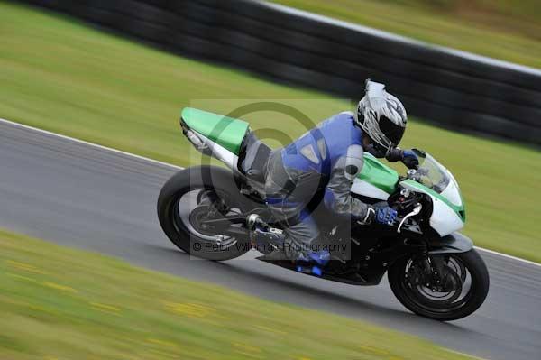 Mallory park Leicestershire;Mallory park photographs;Motorcycle action photographs;event digital images;eventdigitalimages;mallory park;no limits trackday;peter wileman photography;trackday;trackday digital images;trackday photos