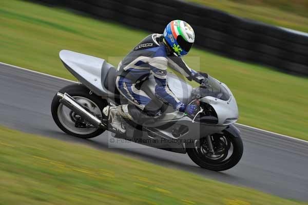 Mallory park Leicestershire;Mallory park photographs;Motorcycle action photographs;event digital images;eventdigitalimages;mallory park;no limits trackday;peter wileman photography;trackday;trackday digital images;trackday photos