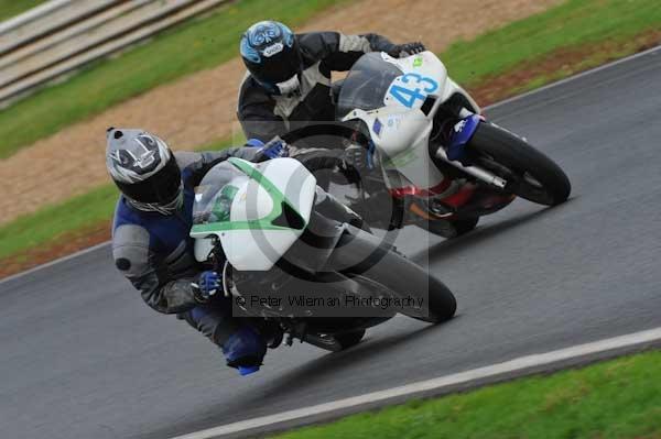 Mallory park Leicestershire;Mallory park photographs;Motorcycle action photographs;event digital images;eventdigitalimages;mallory park;no limits trackday;peter wileman photography;trackday;trackday digital images;trackday photos